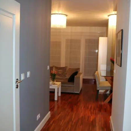 Lux Apartamenty-zlotowska *